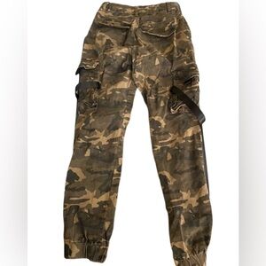 AMERICAN BAZI LOS ANGELES - HIGH RISE UTILITY STRAP CAMO CARGO JOGGERS SZ Med